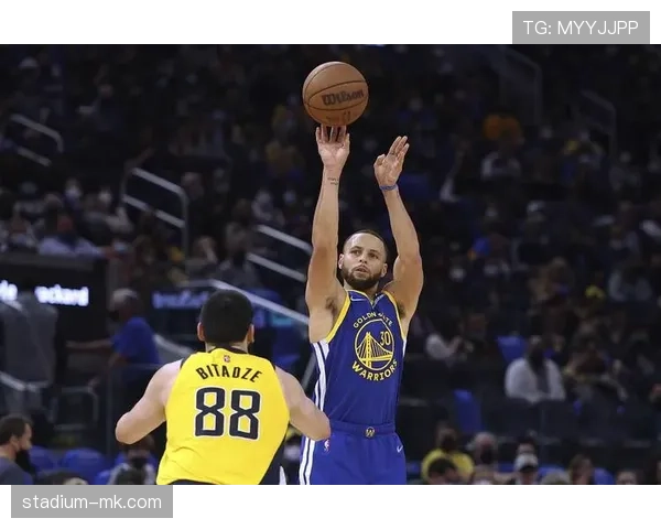 汤普森无球跑动接库里传球提升空位三分效率