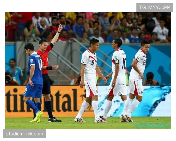 铲球后继续带球到底算不算犯规？规则细节全解析